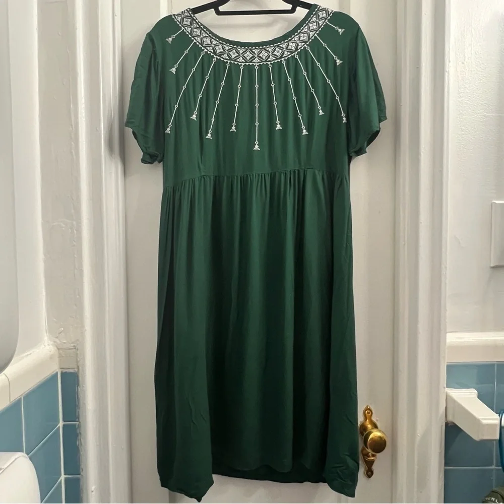 The Vanca Embroidered Maternity Fit‎ & Flare Dress, green size large - Picture 2 of 5